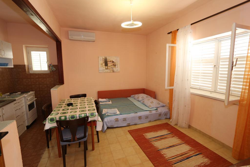 Apartments Antoneta Makarska Buitenkant foto