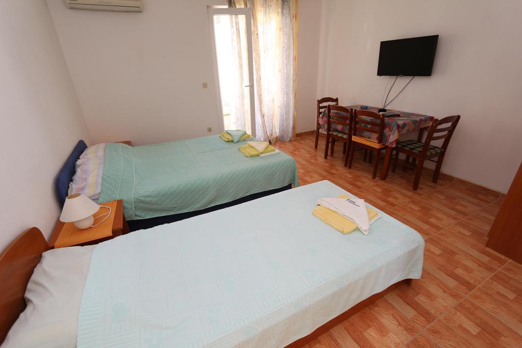 Apartments Antoneta Makarska Buitenkant foto