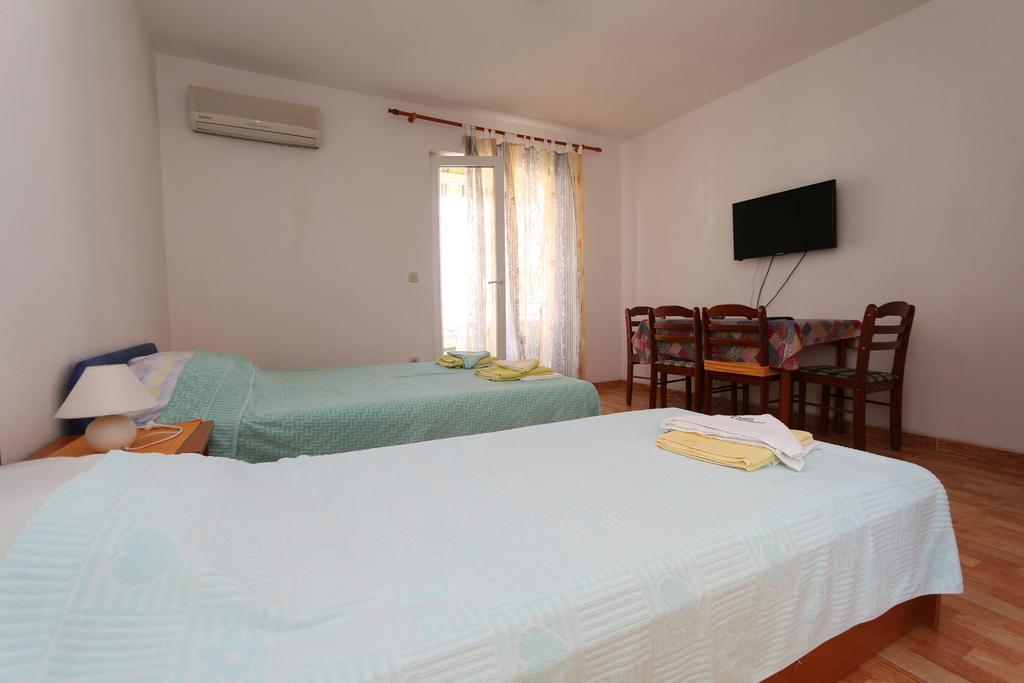 Apartments Antoneta Makarska Buitenkant foto