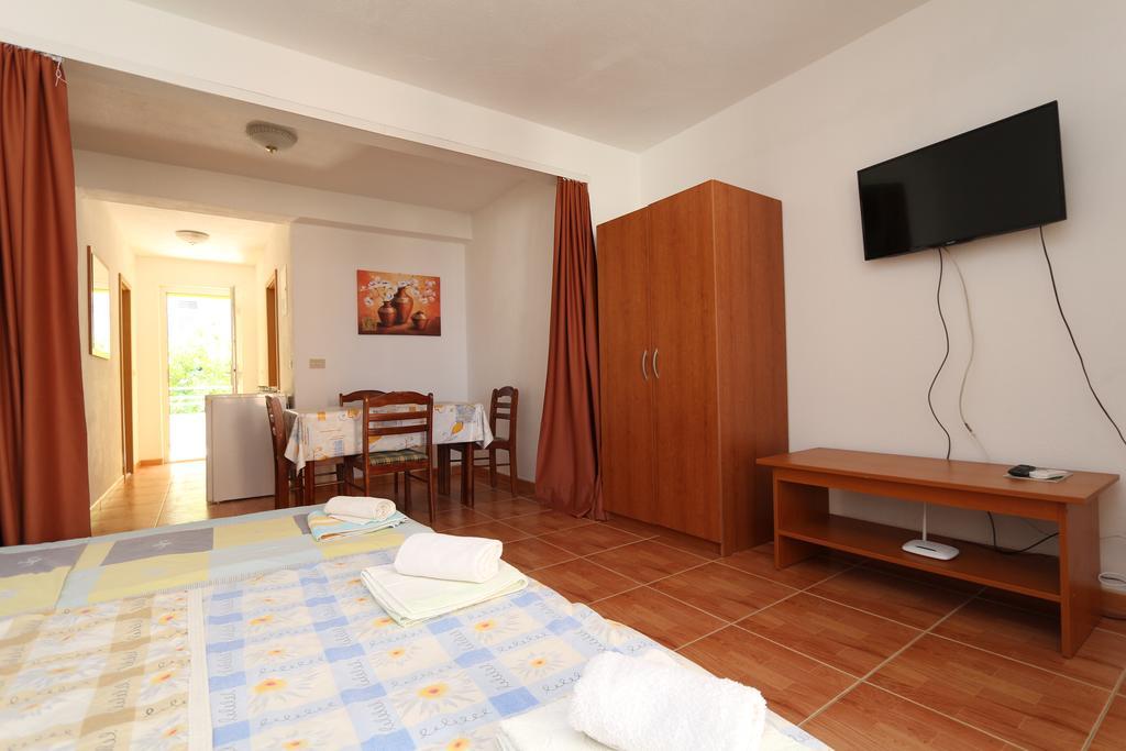 Apartments Antoneta Makarska Buitenkant foto