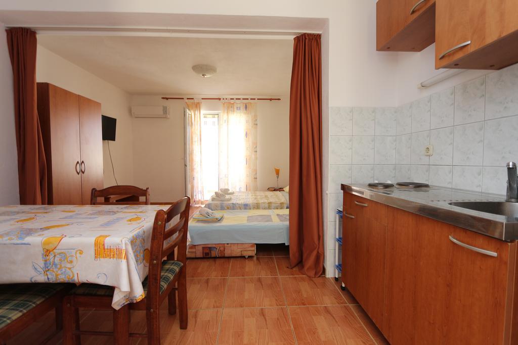 Apartments Antoneta Makarska Buitenkant foto
