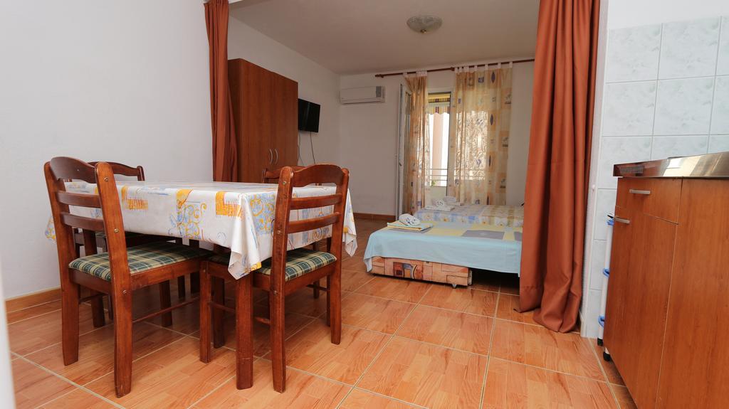 Apartments Antoneta Makarska Buitenkant foto