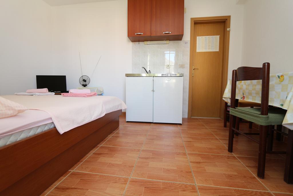 Apartments Antoneta Makarska Buitenkant foto