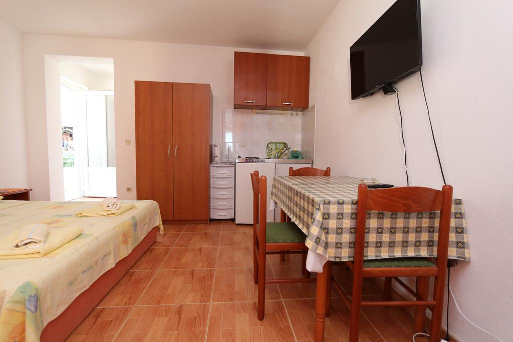 Apartments Antoneta Makarska Buitenkant foto